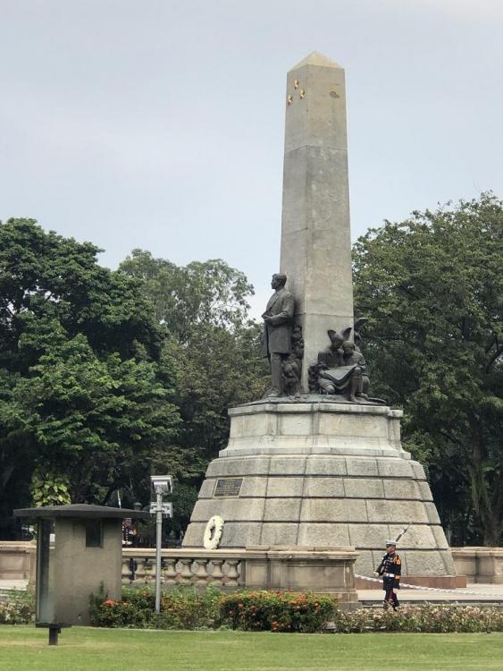 Luneta01.thumb.JPG.651229e152ee8e5639e7a5e7f630161c.JPG