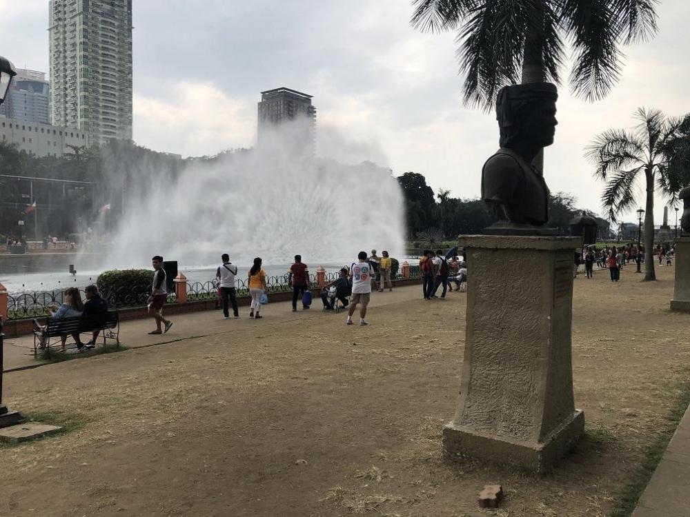 Luneta02.thumb.JPG.4a453c7f64232ce0abd7848a261e672d.JPG