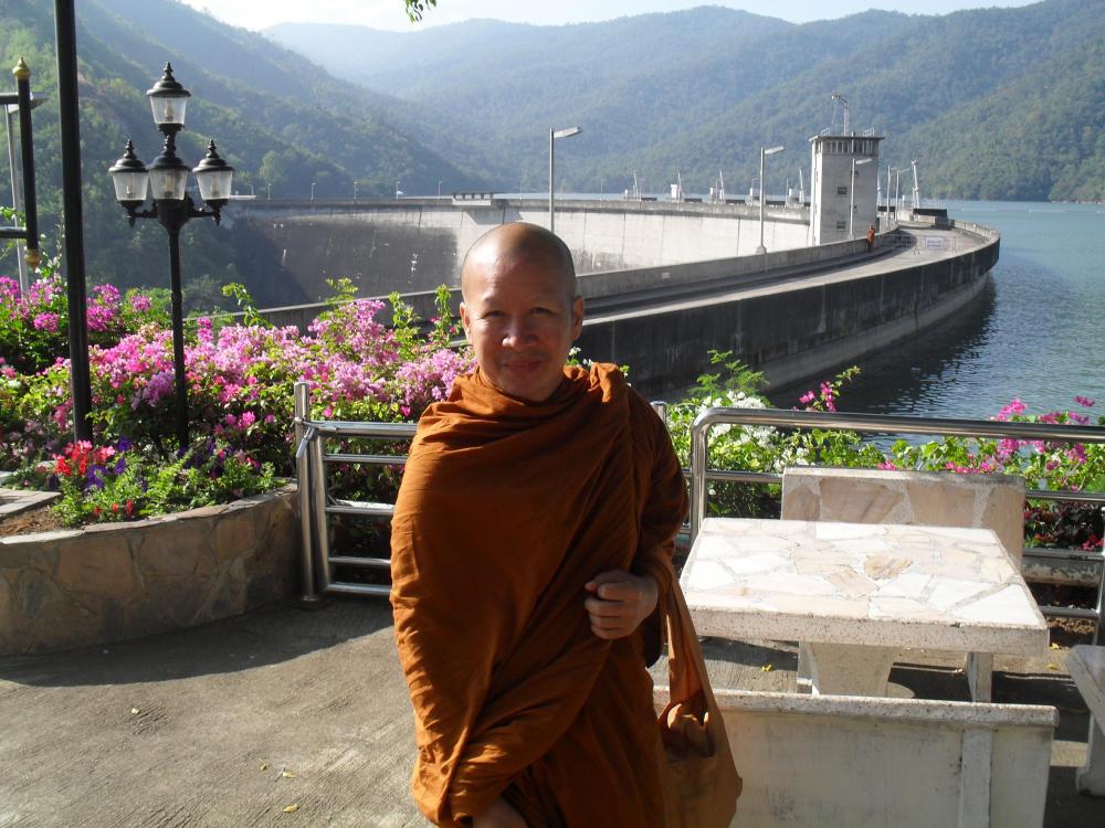 A Buddah at the dam.jpg