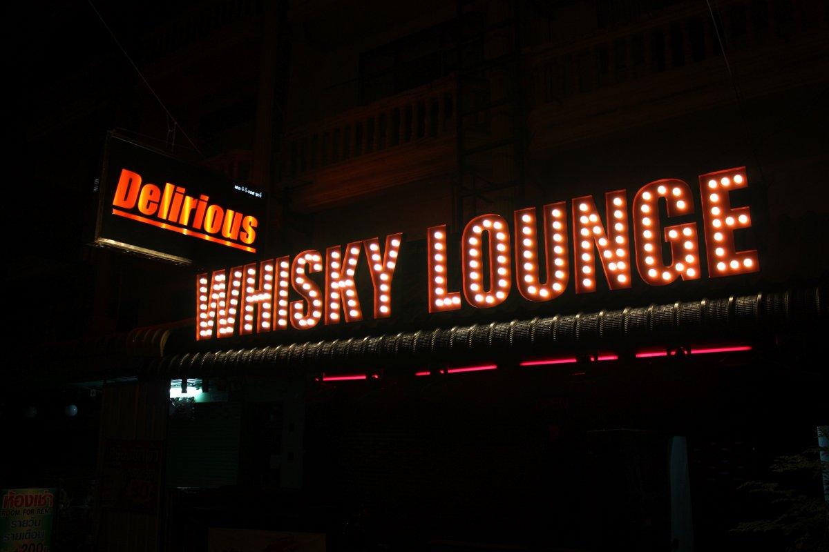 Delirious Bar & Whisky Lounge - Soi Chaiyapoon