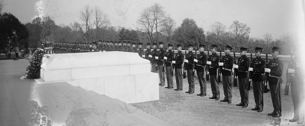 TombOfTheUnknownSoldier11-11-1922.jpg