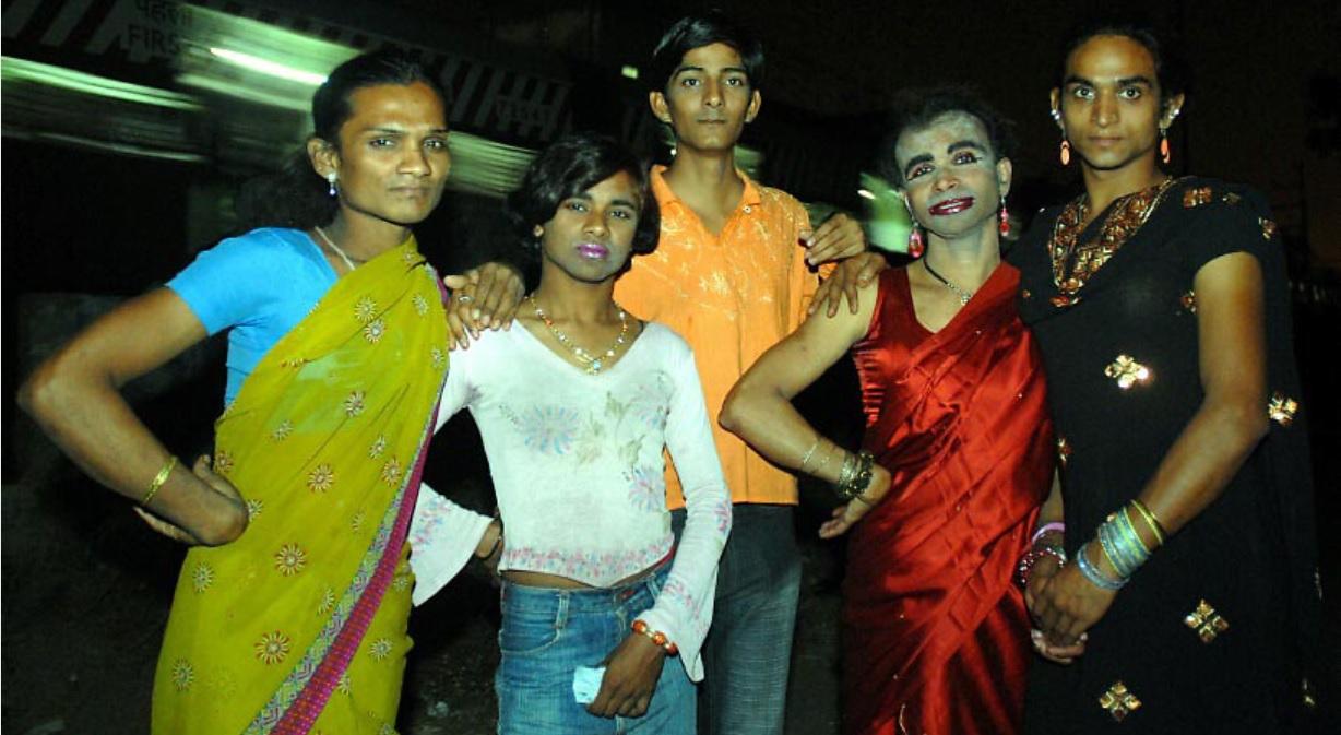 hijras.jpg.88f6cf9f7ddf29261e5ef4d8beac32c9.jpg