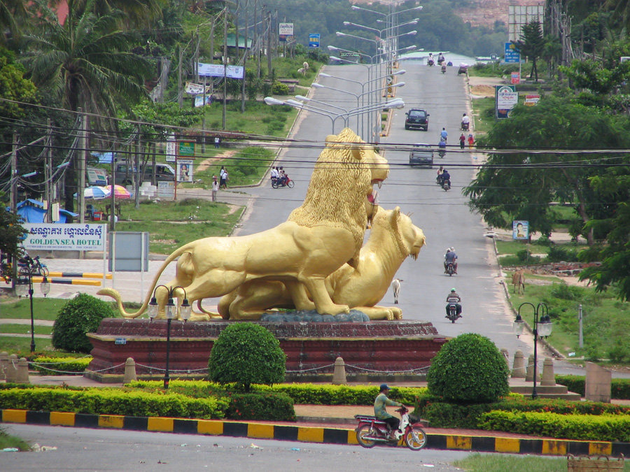 golden-lions-roundabout-sihanoukville-1.jpg.086ecaf3a7f83de2091250e3ca2855a4.jpg