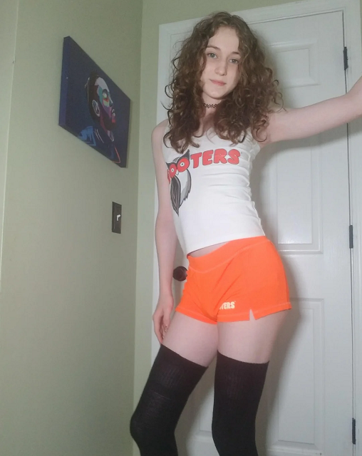 Hooters3.png.7e485f009df2f10bfeb2537434c273c1.png