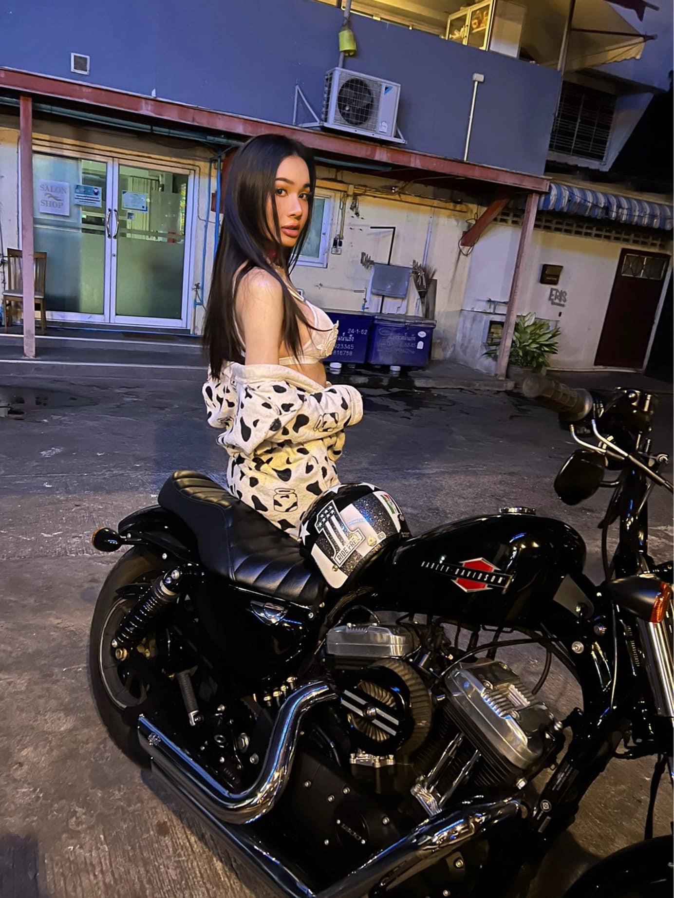 2024 - Bangkok - Check In bar - Metinee (2).jpg