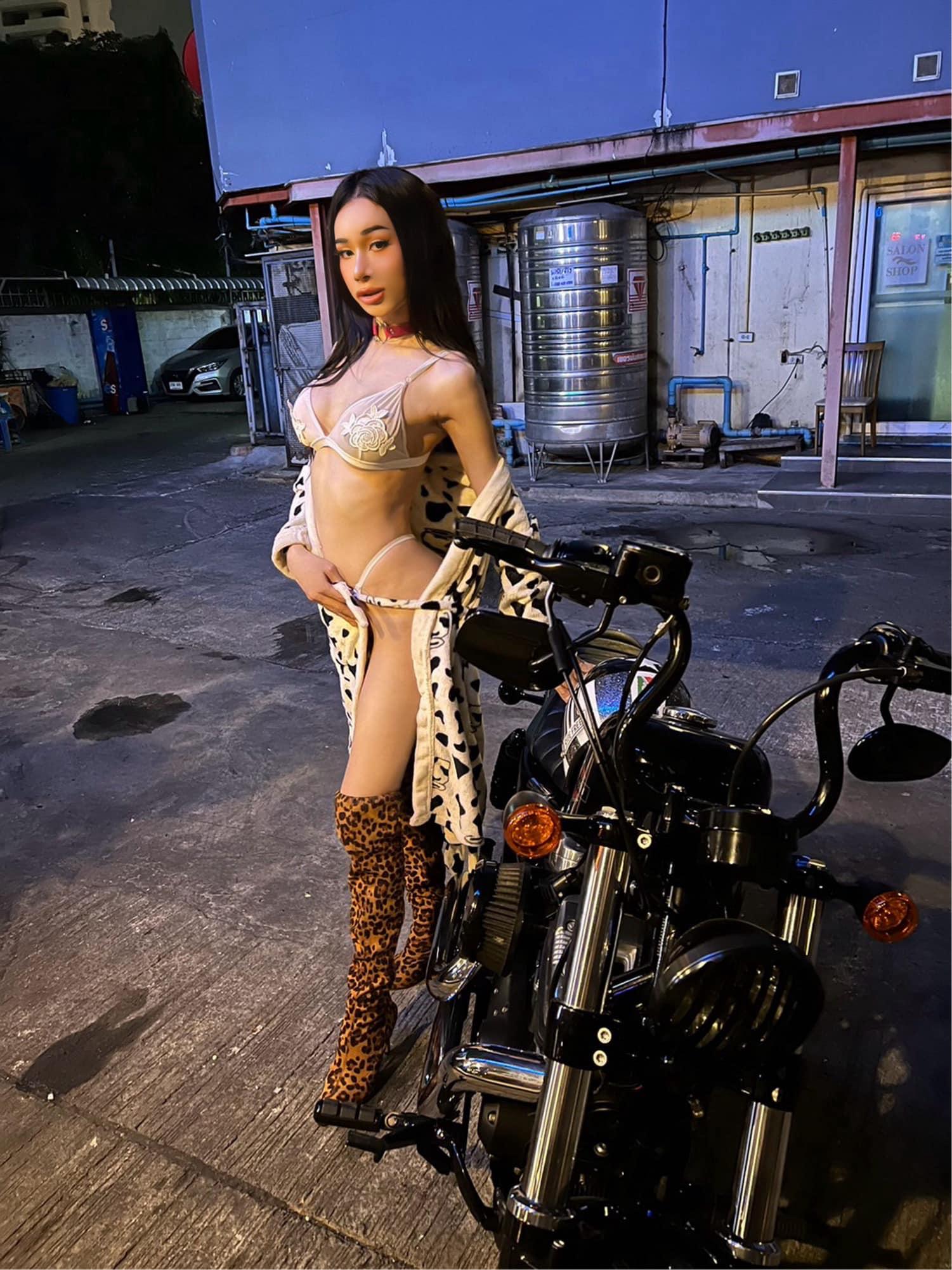 2024 - Bangkok - Check In bar - Metinee (3).jpg